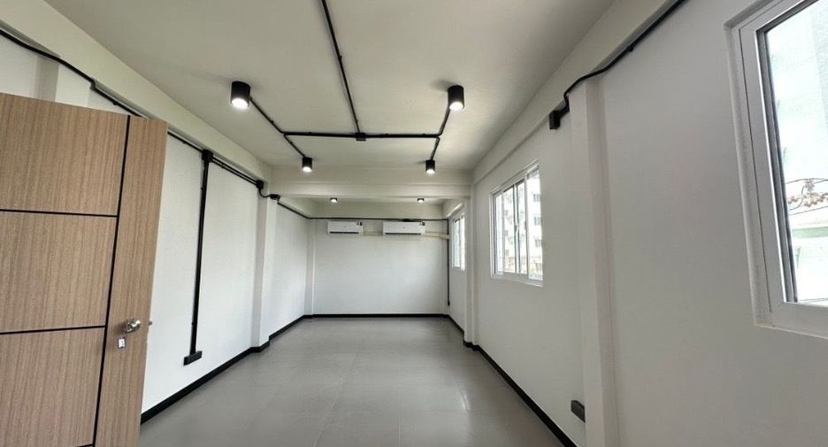 Продажа и аренда 5 спальни таунхаус в Банг Пхлат, Бангкок
