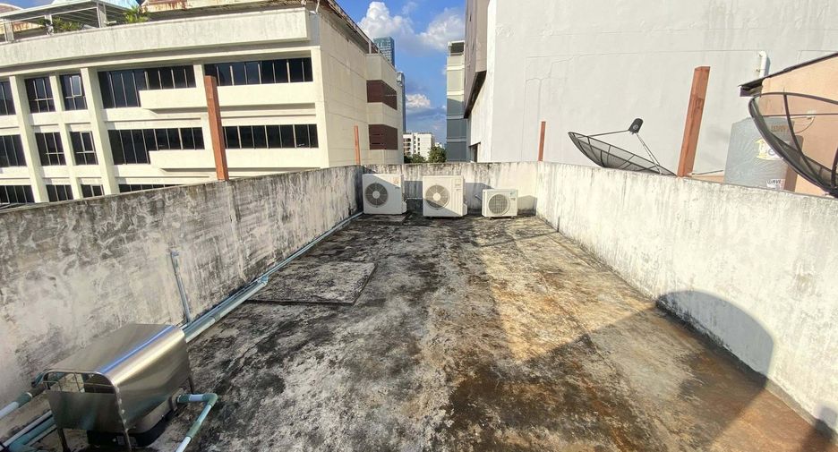 Casa adosada en alquiler de 3 habitaciones en Pathum Wan, Bangkok
