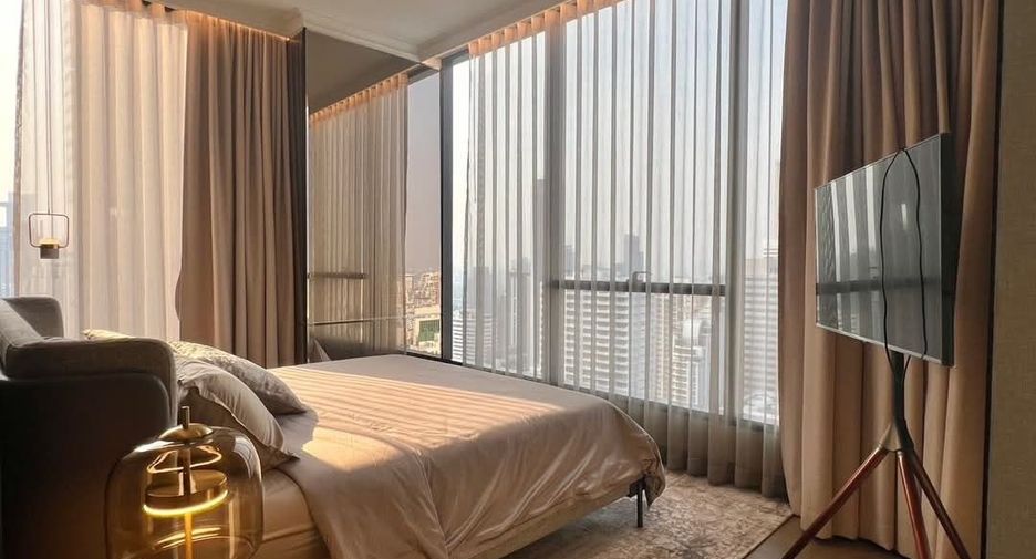 For rent 3 bedrooms condo in Khlong Toei, Bangkok