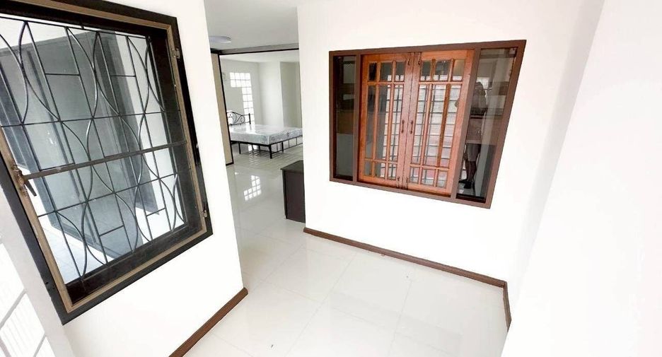 Reihenhaus zur Miete mit 5 Zimmer in Phra Khanong, Bangkok