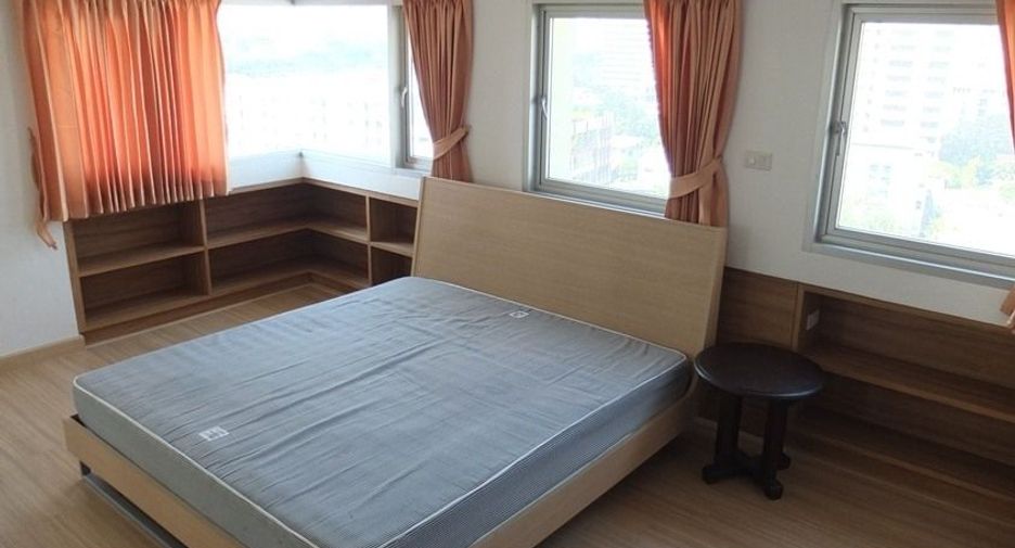 For rent 3 bedrooms apartment in Khlong Toei, Bangkok