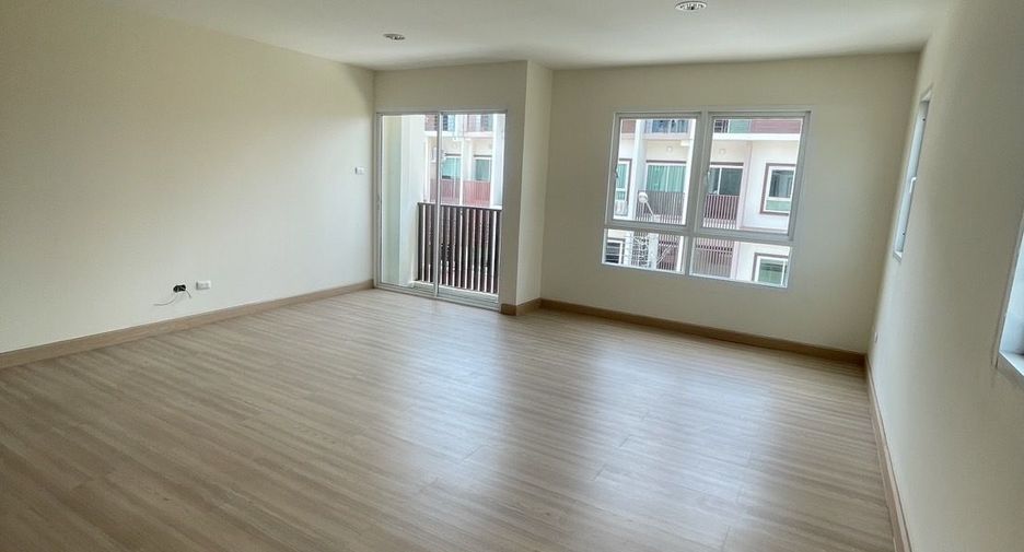 For sale そして for rent 3 ベッドルーム townhouse in Lat Krabang, Bangkok