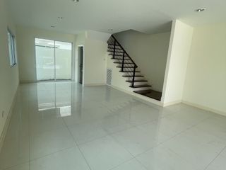 For sale and for rent 3 bedrooms townhouse in Lat Krabang, Bangkok
