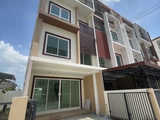 For sale and for rent 3 bedrooms townhouse in Lat Krabang, Bangkok