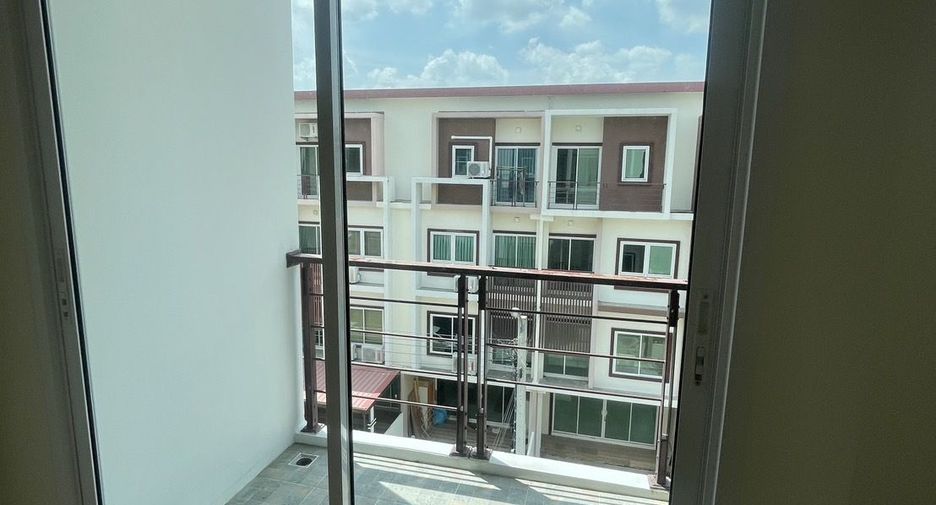 For sale そして for rent 3 ベッドルーム townhouse in Lat Krabang, Bangkok