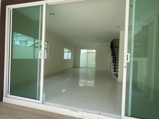 For sale and for rent 3 bedrooms townhouse in Lat Krabang, Bangkok