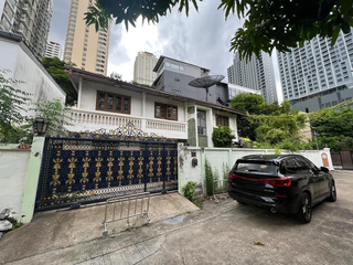 出租 4 卧室 联排别墅 在 Khlong Toei, 曼谷