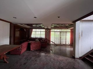 出租 4 卧室 联排别墅 在 Khlong Toei, 曼谷