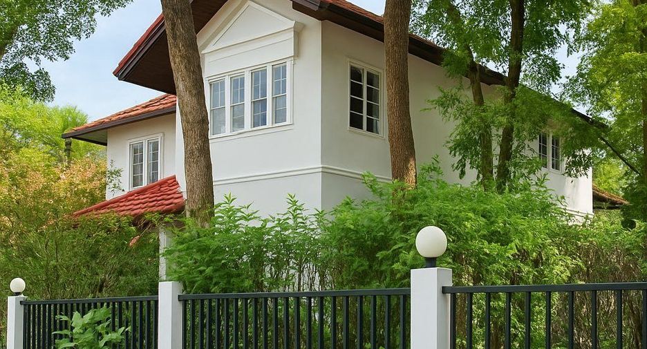 For sale 4 bedrooms house in Saphan Sung, Bangkok