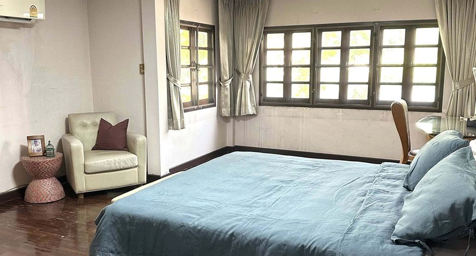 For sale 4 bedrooms house in Saphan Sung, Bangkok