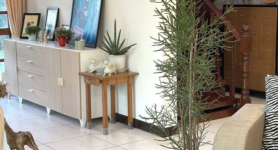For sale 4 bedrooms house in Saphan Sung, Bangkok