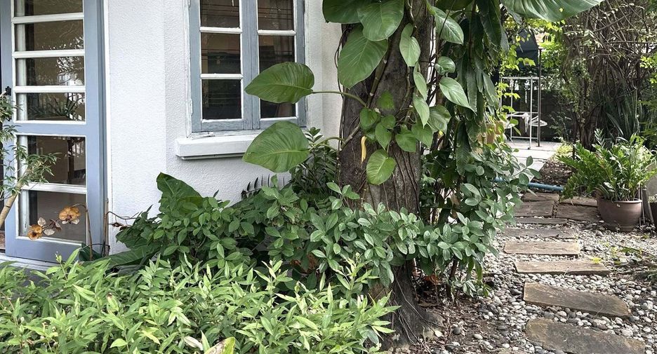 For sale 4 bedrooms house in Saphan Sung, Bangkok
