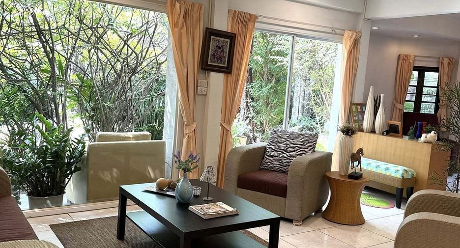 For sale 4 bedrooms house in Saphan Sung, Bangkok
