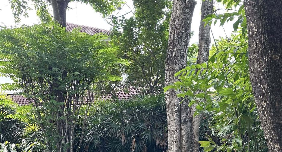 For sale 4 bedrooms house in Saphan Sung, Bangkok
