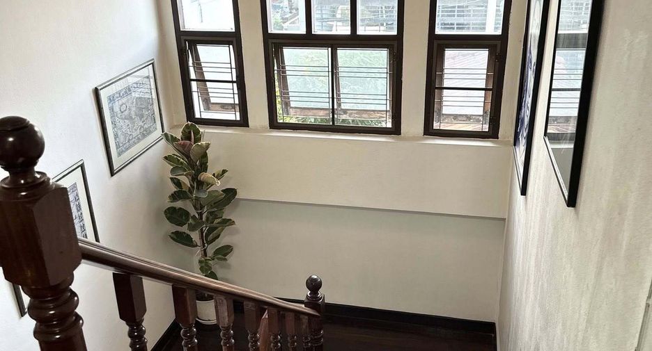 For sale 4 bedrooms house in Saphan Sung, Bangkok