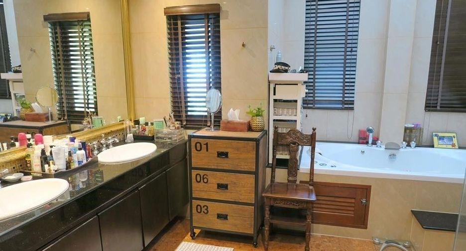 For sale 4 ベッドルーム villa in Bang Lamung, Chonburi