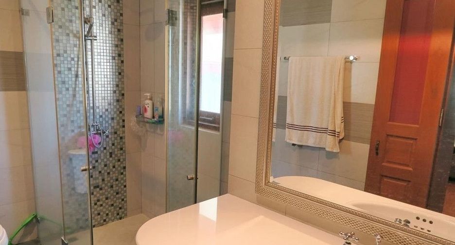 For sale 4 ベッドルーム villa in Bang Lamung, Chonburi
