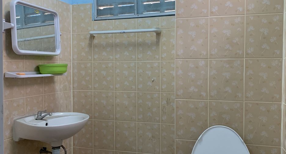 For sale 4 ベッドルーム townhouse in Bang Khae, Bangkok