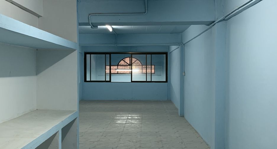 For sale 4 ベッドルーム townhouse in Bang Khae, Bangkok