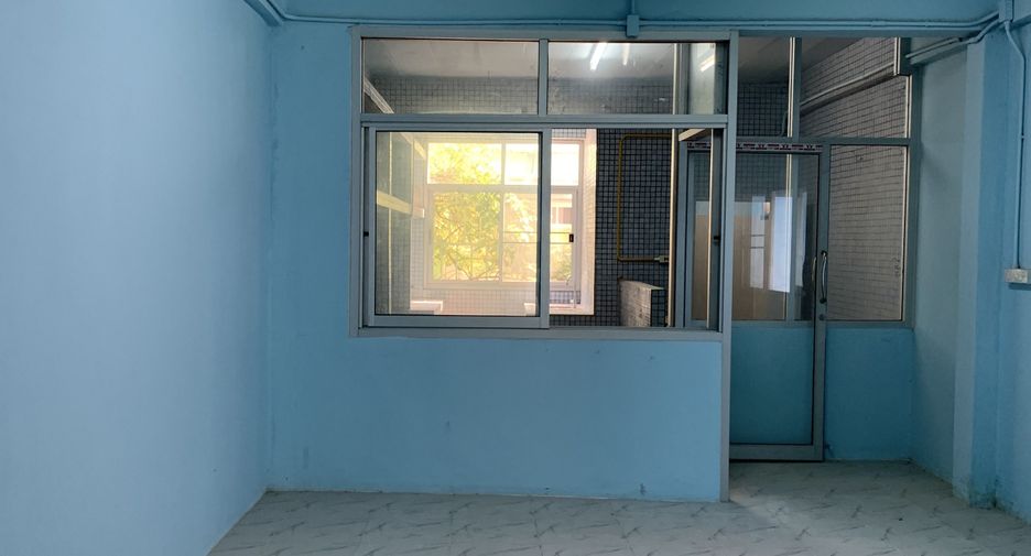 For sale 4 ベッドルーム townhouse in Bang Khae, Bangkok
