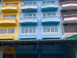 For sale 4 ベッドルーム townhouse in Bang Khae, Bangkok