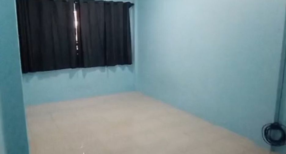 À vendre 3 chambres maison de ville à Si Racha, Chonburi