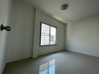 For sale 3 bedrooms townhouse in Lat Krabang, Bangkok