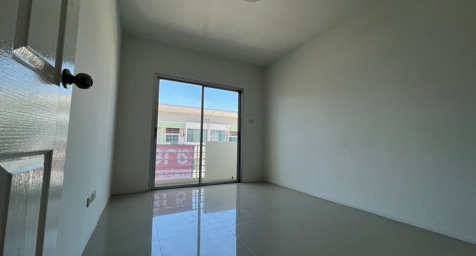 Casa adosada en venta de 3 habitaciones en Lat Krabang, Bangkok