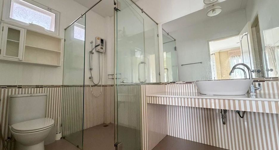 For sale and for rent 4 bedrooms villa in Bang Na, Bangkok