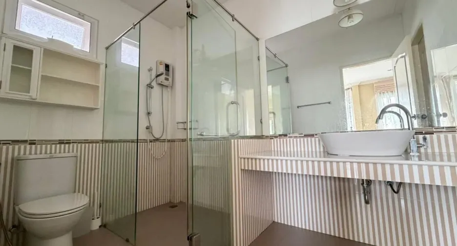 Villa zum Kauf und zur Miete mit 4 Zimmer in Bang Na, Bangkok