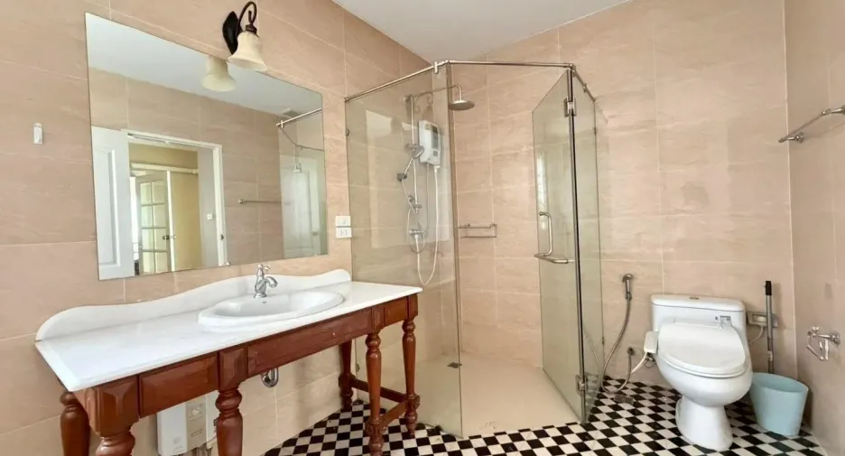 Villa zum Kauf und zur Miete mit 4 Zimmer in Bang Na, Bangkok