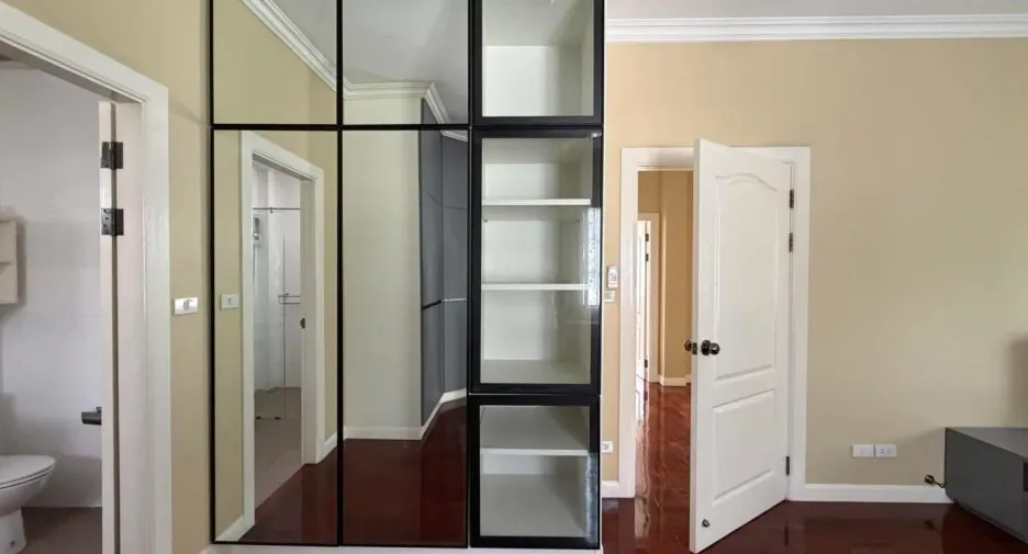 Villa zum Kauf und zur Miete mit 4 Zimmer in Bang Na, Bangkok