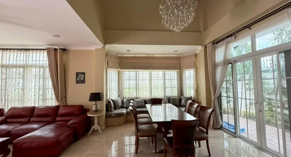 Villa zum Kauf und zur Miete mit 4 Zimmer in Bang Na, Bangkok