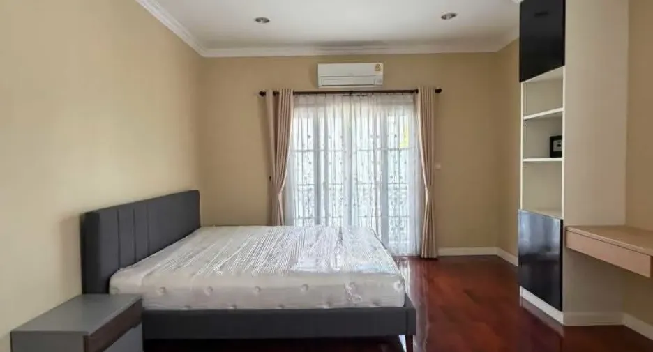 Villa zum Kauf und zur Miete mit 4 Zimmer in Bang Na, Bangkok