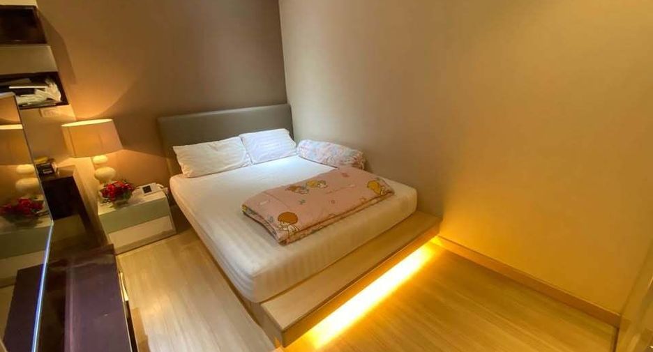 For rent 2 bedrooms condo in Pathum Wan, Bangkok