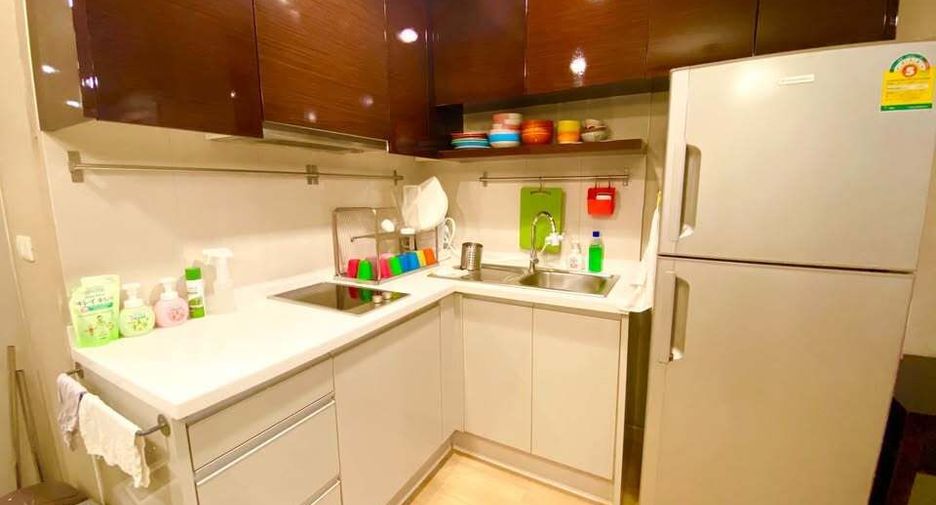 For rent 2 bedrooms condo in Pathum Wan, Bangkok