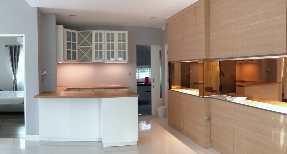 For rent 4 bedrooms house in Bang Phli, Samut Prakan