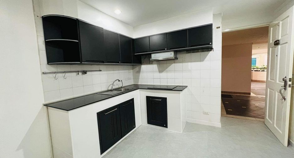 For rent 2 bedrooms condo in Yan Nawa, Bangkok
