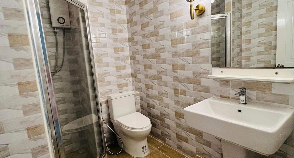 For rent 2 bedrooms condo in Yan Nawa, Bangkok