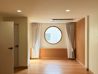 For rent 4 bedrooms townhouse in Sathon, Bangkok