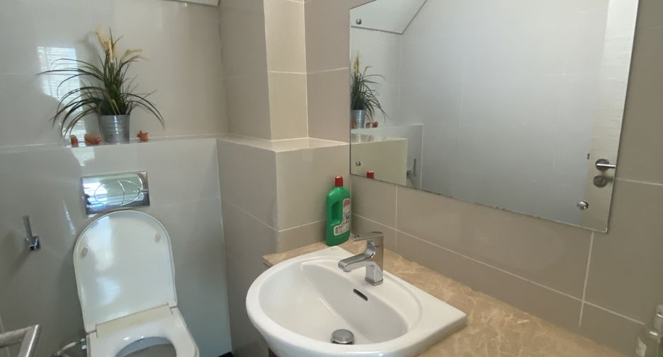 For rent 2 bedrooms condo in Watthana, Bangkok