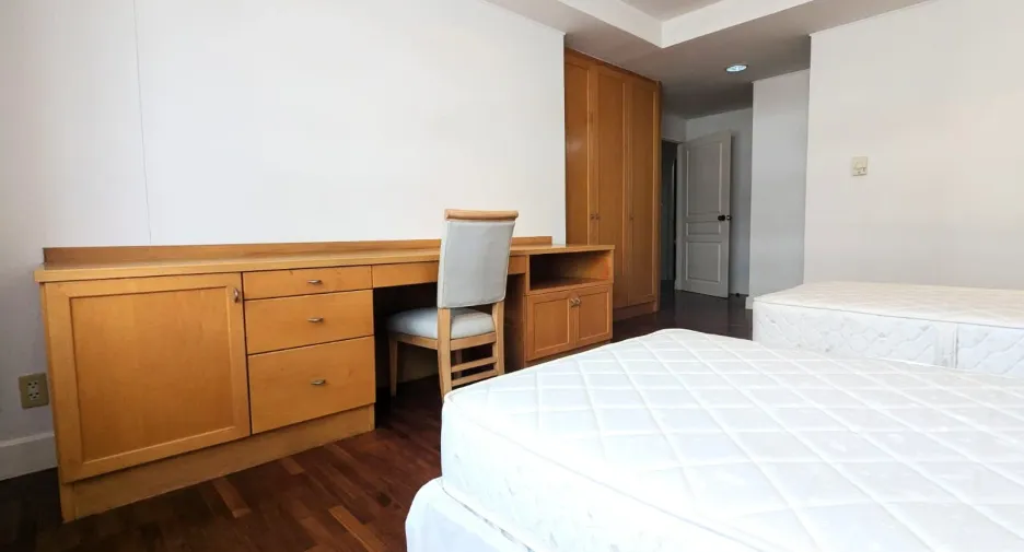For rent 2 bedrooms condo in Khlong Toei, Bangkok