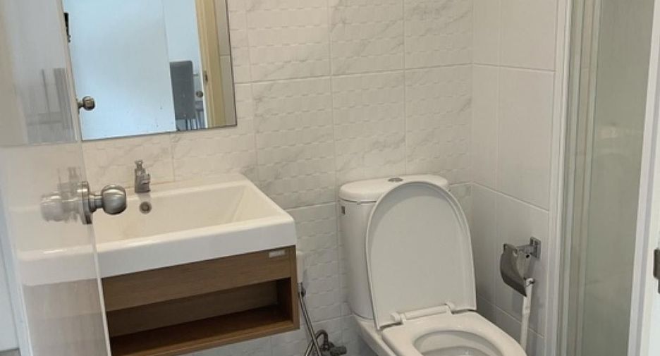 For rent 2 bedrooms condo in Wang Thonglang, Bangkok