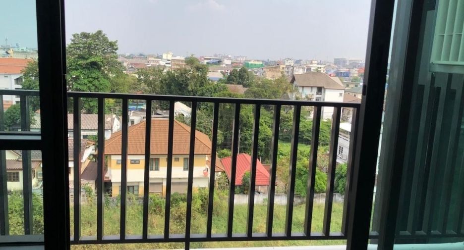 For rent 2 bedrooms condo in Wang Thonglang, Bangkok