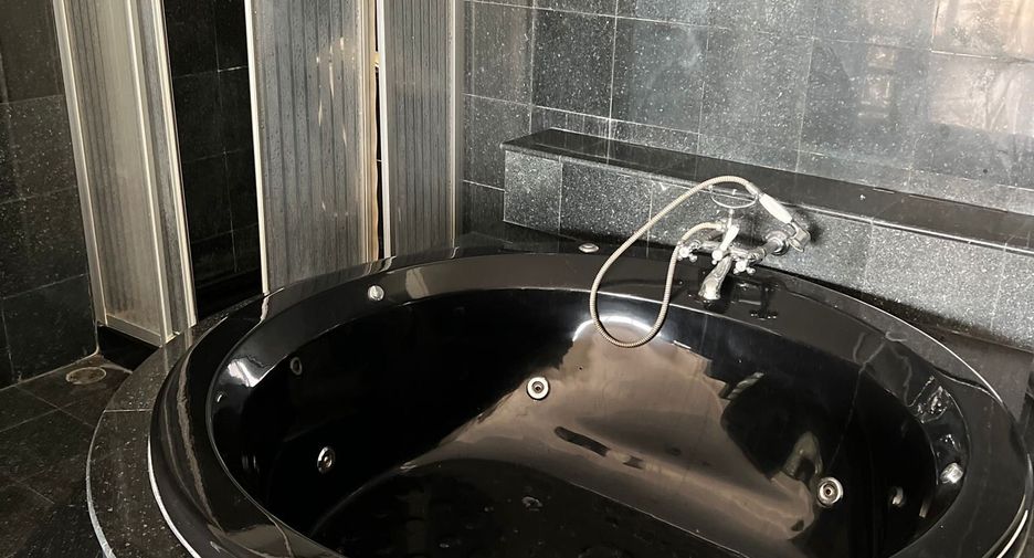 For sale 3 bedrooms condo in Thalang, Phuket