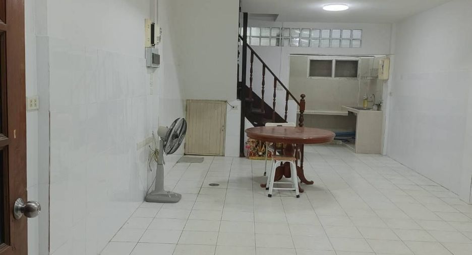 Reihenhaus zur Miete mit 3 Zimmer in Sathon, Bangkok