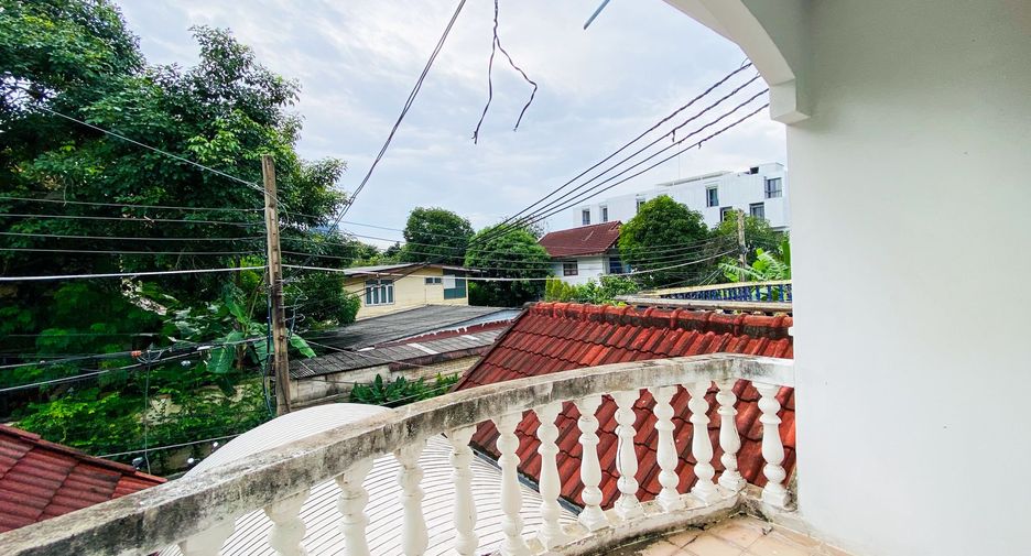 For rent 7 bedrooms retail Space in Phra Khanong, Bangkok