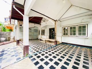 Аренда 7 спальни торговое помещение в Пхра Кханонг, Бангкок
