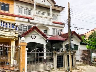Аренда 7 спальни торговое помещение в Пхра Кханонг, Бангкок