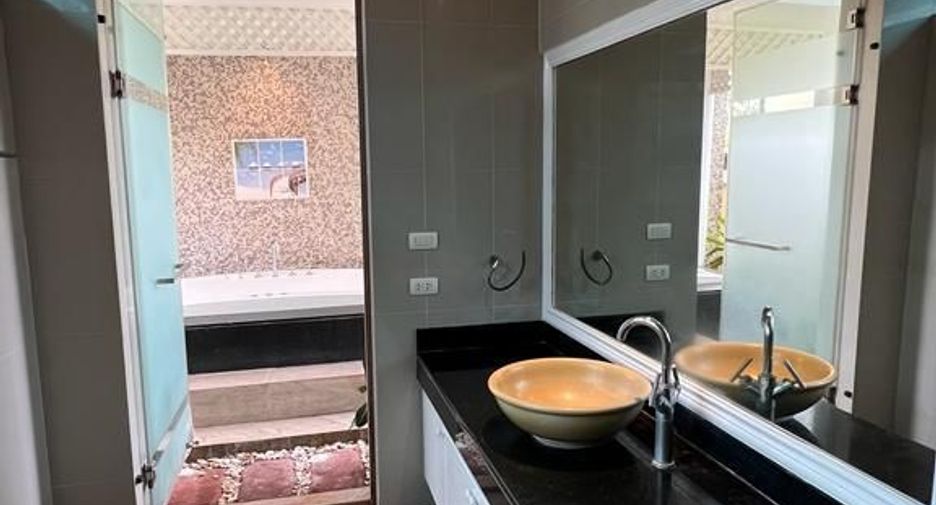 For sale 3 bedrooms villa in Thalang, Phuket
